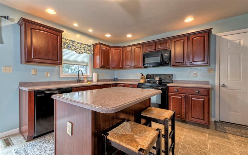 125 Ashton DRIVE, Mount Pleasant, 15666, 3 Bedroom Bedrooms, 10 Room Rooms,3.1 BathroomBathrooms,Residential,For Sale,Ashton,1770024