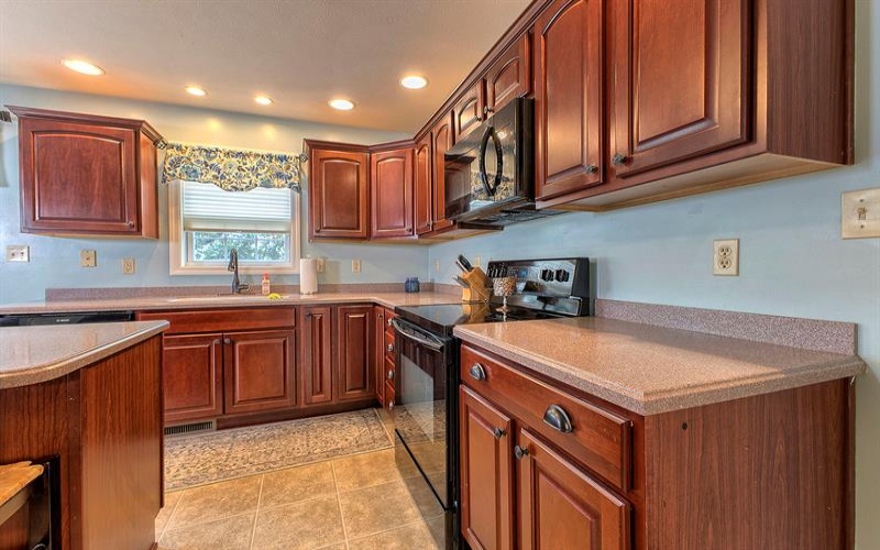 125 Ashton DRIVE, Mount Pleasant, 15666, 3 Bedroom Bedrooms, 10 Room Rooms,3.1 BathroomBathrooms,Residential,For Sale,Ashton,1770024