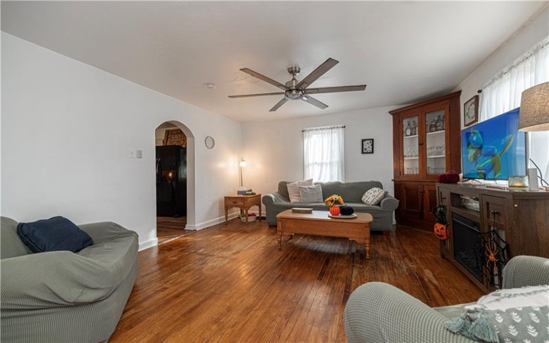 1309 Main St, Burgettstown, 15021, 4 Bedroom Bedrooms, ,1.1 BathroomBathrooms,Residential,For Sale,Main St,1770207