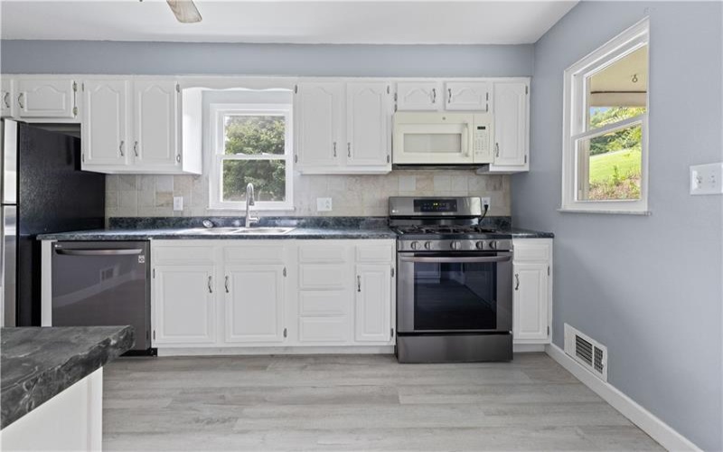 29 Devil's Den Road, Burgettstown, 15021, 3 Bedrooms Bedrooms, ,2.1 BathroomsBathrooms,Residential,For Sale,Devil's Den Road,1770089