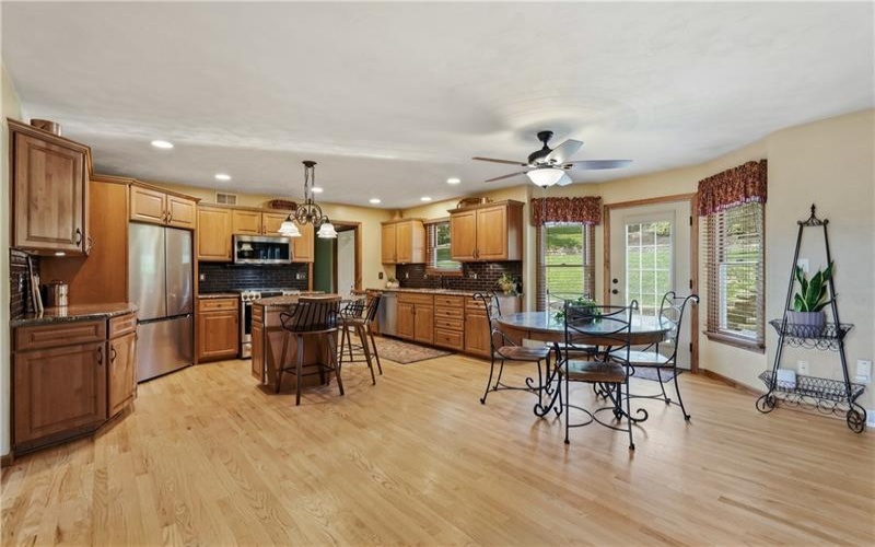 721 Stonebridge Drive, North Huntingdon, 15642, 4 Bedroom Bedrooms, 12 Room Rooms,2.1 BathroomBathrooms,Residential,For Sale,Stonebridge Drive,1770293