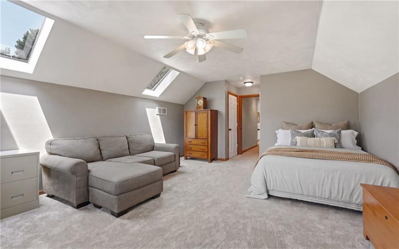 721 Stonebridge Drive, North Huntingdon, 15642, 4 Bedroom Bedrooms, 12 Room Rooms,2.1 BathroomBathrooms,Residential,For Sale,Stonebridge Drive,1770293