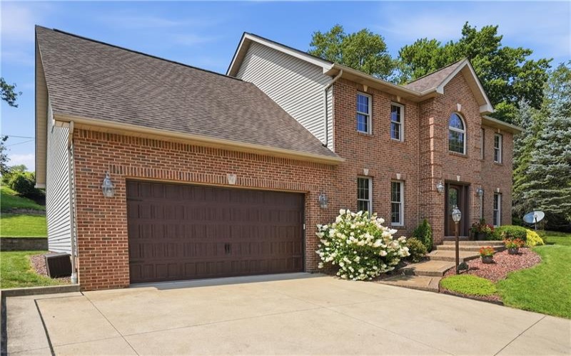 721 Stonebridge Drive, North Huntingdon, 15642, 4 Bedroom Bedrooms, 12 Room Rooms,2.1 BathroomBathrooms,Residential,For Sale,Stonebridge Drive,1770293