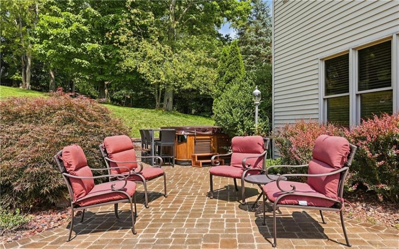 721 Stonebridge Drive, North Huntingdon, 15642, 4 Bedroom Bedrooms, 12 Room Rooms,2.1 BathroomBathrooms,Residential,For Sale,Stonebridge Drive,1770293