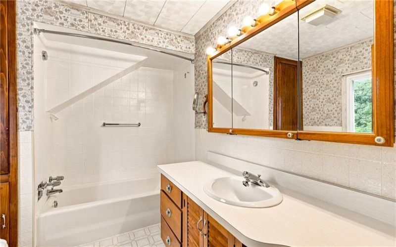 488 Bloom Rd, Hooversville, 15936, 3 Bedrooms Bedrooms, ,1 BathroomBathrooms,Residential,For Sale,Bloom Rd,1770297