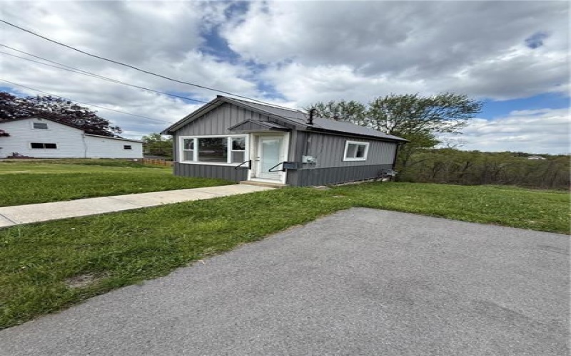 111 Steubenville Pike, Burgettstown, 15021, ,1 BathroomBathrooms,Residential,For Sale,Steubenville Pike,1770323