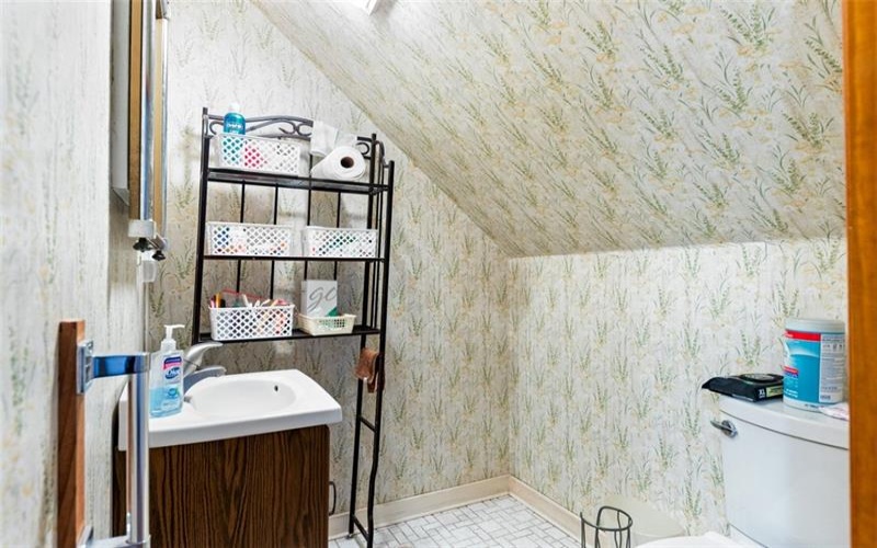 44 Montraver Drive, Monessen, 15062, 3 Bedroom Bedrooms, 9 Room Rooms,2.1 BathroomBathrooms,Residential,For Sale,Montraver Drive,1770360