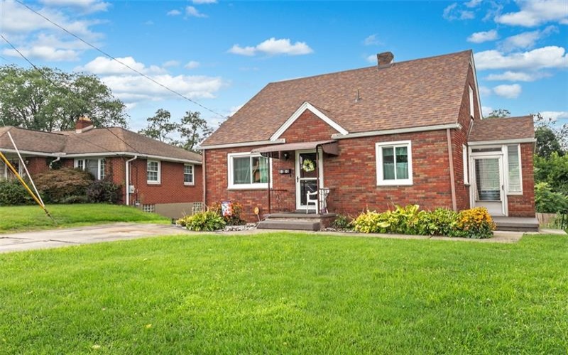 44 Montraver Drive, Monessen, 15062, 3 Bedroom Bedrooms, 9 Room Rooms,2.1 BathroomBathrooms,Residential,For Sale,Montraver Drive,1770360