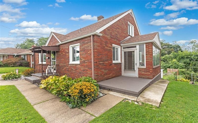 44 Montraver Drive, Monessen, 15062, 3 Bedroom Bedrooms, 9 Room Rooms,2.1 BathroomBathrooms,Residential,For Sale,Montraver Drive,1770360