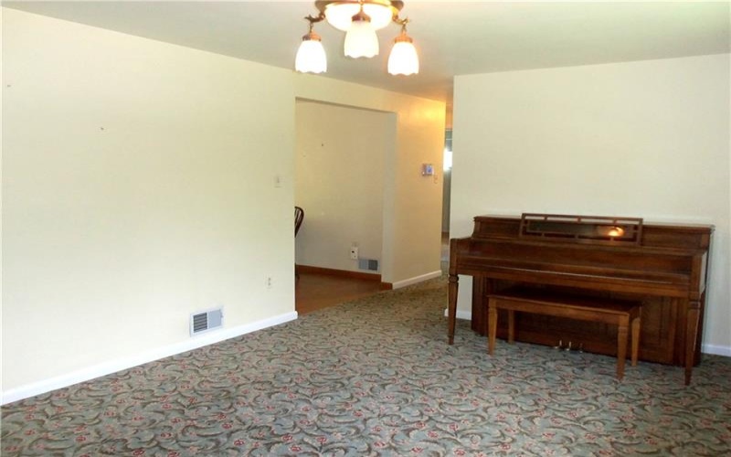 250 Waynesburg Road, Washington, 15301, 3 Bedrooms Bedrooms, 8 Rooms Rooms,2 BathroomsBathrooms,Residential,For Sale,Waynesburg Road,1770151