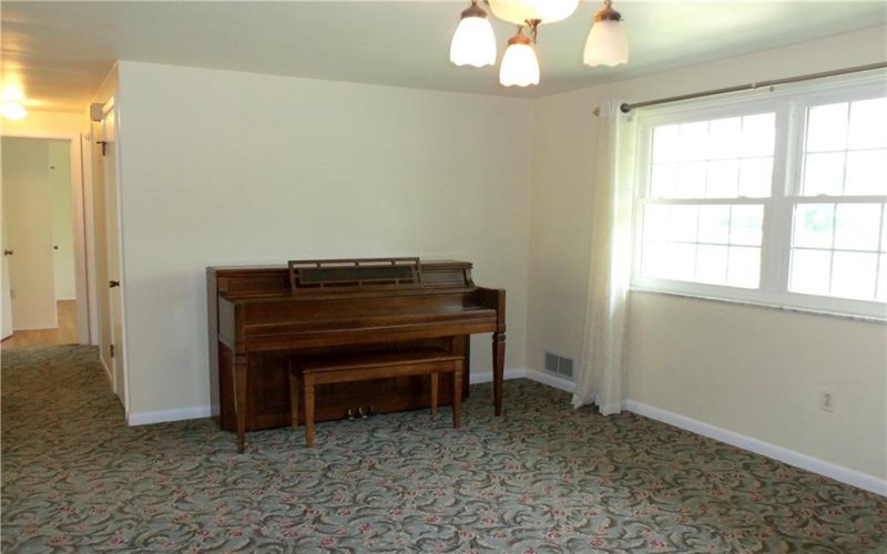 250 Waynesburg Road, Washington, 15301, 3 Bedrooms Bedrooms, 8 Rooms Rooms,2 BathroomsBathrooms,Residential,For Sale,Waynesburg Road,1770151