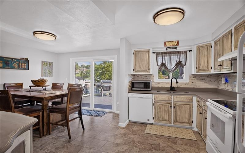 286 Hazelwood Dr, Washington, 15301, 3 Bedrooms Bedrooms, 9 Rooms Rooms,2 BathroomsBathrooms,Residential,For Sale,Hazelwood Dr,1770321