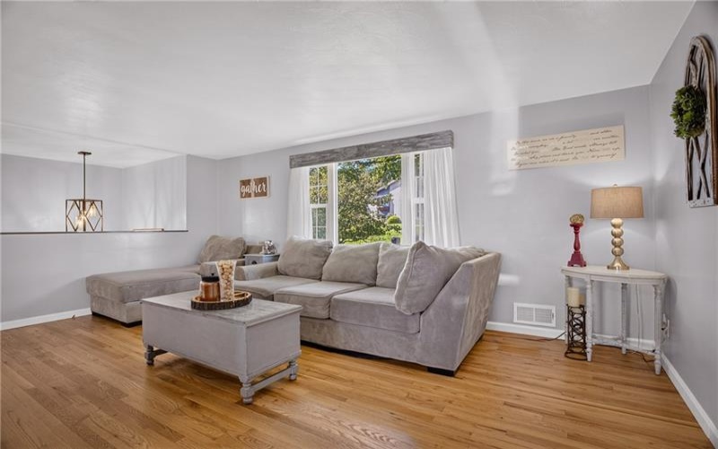 286 Hazelwood Dr, Washington, 15301, 3 Bedrooms Bedrooms, 9 Rooms Rooms,2 BathroomsBathrooms,Residential,For Sale,Hazelwood Dr,1770321