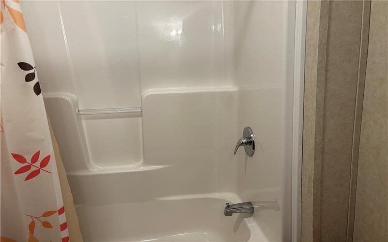 146 Cardinal Dr, Jeannette, 15644, 3 Bedroom Bedrooms, 6 Room Rooms,2 BathroomBathrooms,Residential,For Sale,Cardinal Dr,1770342
