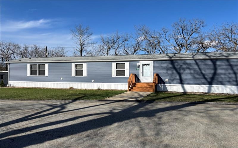 146 Cardinal Dr, Jeannette, 15644, 3 Bedroom Bedrooms, 6 Room Rooms,2 BathroomBathrooms,Residential,For Sale,Cardinal Dr,1770342