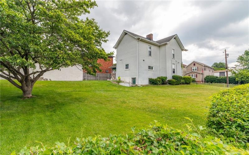 641 Newton St, Greensburg, 15601, 3 Bedrooms Bedrooms, 8 Rooms Rooms,2.1 BathroomsBathrooms,Residential,For Sale,Newton St,1770435