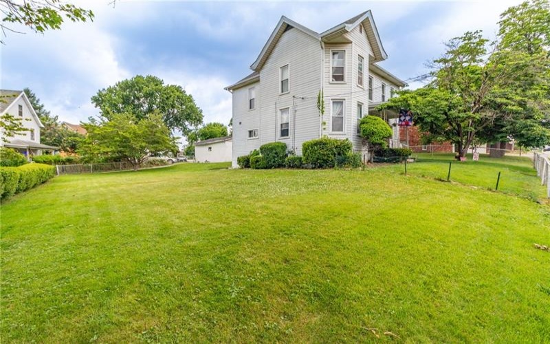 641 Newton St, Greensburg, 15601, 3 Bedrooms Bedrooms, 8 Rooms Rooms,2.1 BathroomsBathrooms,Residential,For Sale,Newton St,1770435