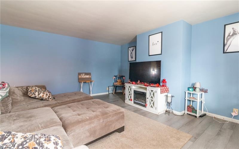 641 Newton St, Greensburg, 15601, 3 Bedrooms Bedrooms, 8 Rooms Rooms,2.1 BathroomsBathrooms,Residential,For Sale,Newton St,1770435