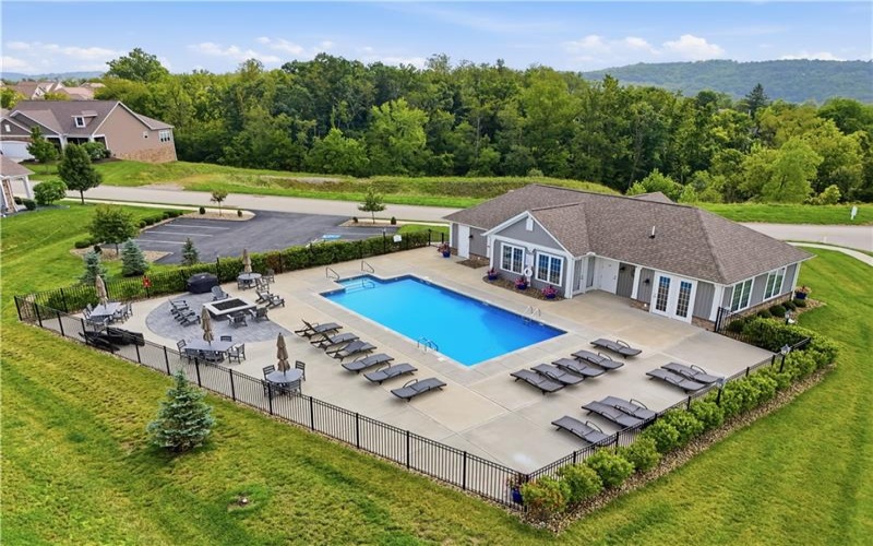 211 Bridle Lane, Washington, 15301, 3 Bedrooms Bedrooms, ,2 BathroomsBathrooms,Residential,For Sale,Bridle Lane,1770459