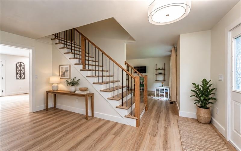 328 Comstock Dr, Irwin, 15642, 5 Bedroom Bedrooms, ,2.2 BathroomBathrooms,Residential,For Sale,Comstock Dr,1770510