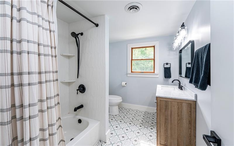 328 Comstock Dr, Irwin, 15642, 5 Bedroom Bedrooms, ,2.2 BathroomBathrooms,Residential,For Sale,Comstock Dr,1770510
