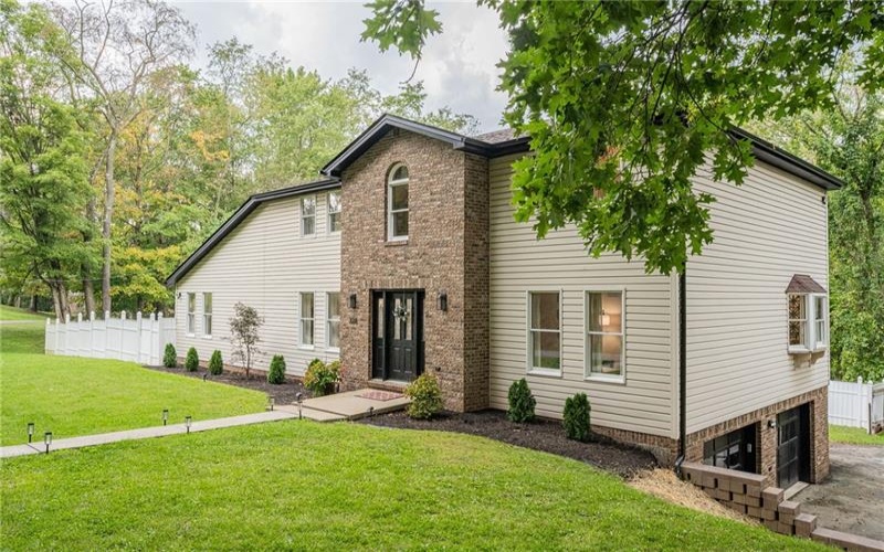 328 Comstock Dr, Irwin, 15642, 5 Bedroom Bedrooms, ,2.2 BathroomBathrooms,Residential,For Sale,Comstock Dr,1770510