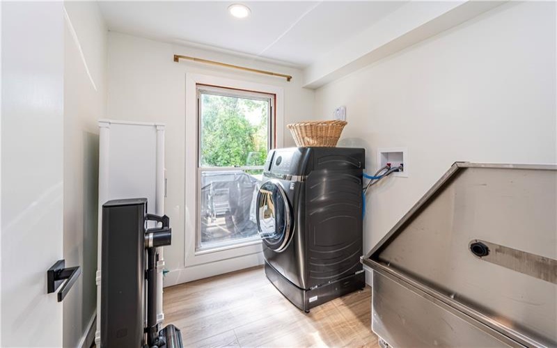 328 Comstock Dr, Irwin, 15642, 5 Bedroom Bedrooms, ,2.2 BathroomBathrooms,Residential,For Sale,Comstock Dr,1770510