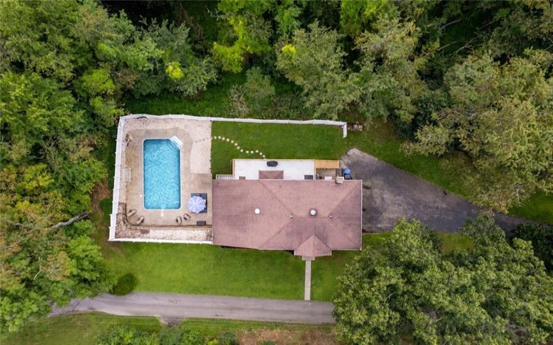 328 Comstock Dr, Irwin, 15642, 5 Bedroom Bedrooms, ,2.2 BathroomBathrooms,Residential,For Sale,Comstock Dr,1770510