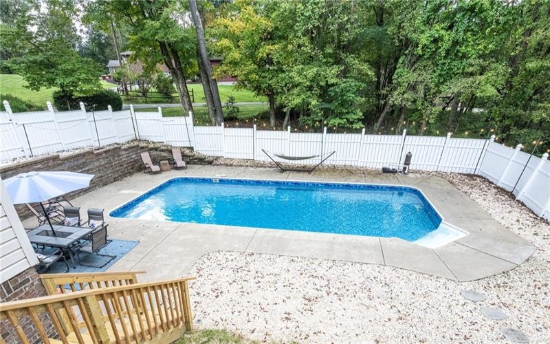 328 Comstock Dr, Irwin, 15642, 5 Bedroom Bedrooms, ,2.2 BathroomBathrooms,Residential,For Sale,Comstock Dr,1770510