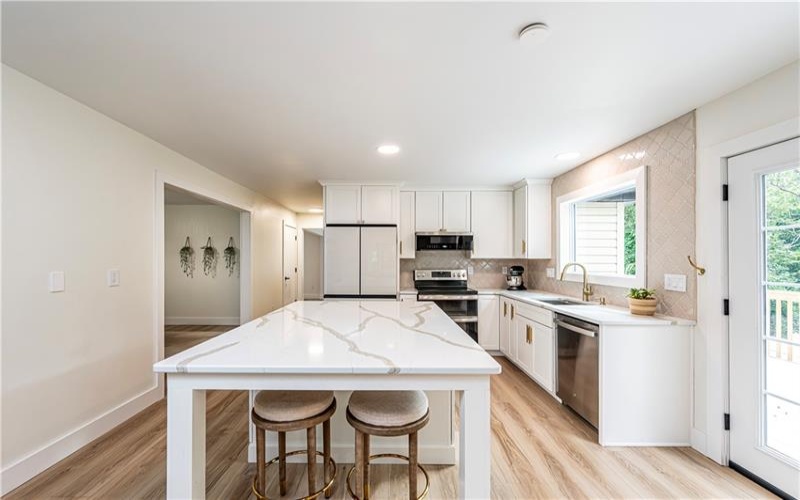 328 Comstock Dr, Irwin, 15642, 5 Bedroom Bedrooms, ,2.2 BathroomBathrooms,Residential,For Sale,Comstock Dr,1770510