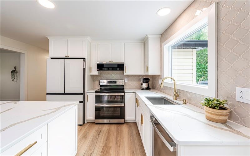 328 Comstock Dr, Irwin, 15642, 5 Bedroom Bedrooms, ,2.2 BathroomBathrooms,Residential,For Sale,Comstock Dr,1770510