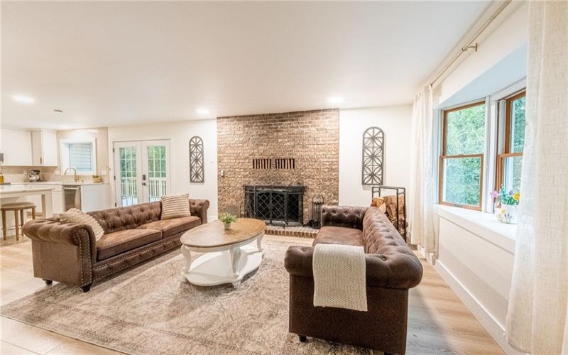 328 Comstock Dr, Irwin, 15642, 5 Bedroom Bedrooms, ,2.2 BathroomBathrooms,Residential,For Sale,Comstock Dr,1770510