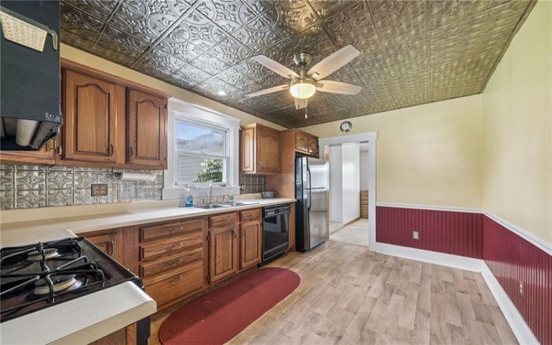 127 Carmichaels Street, Rices Landing, 15357, 4 Bedrooms Bedrooms, 9 Rooms Rooms,2 BathroomsBathrooms,Residential,For Sale,Carmichaels Street,1770567