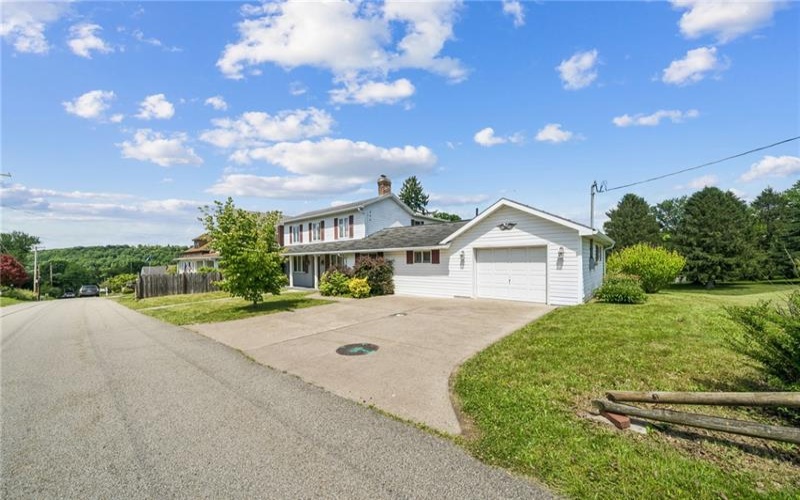 127 Carmichaels Street, Rices Landing, 15357, 4 Bedrooms Bedrooms, 9 Rooms Rooms,2 BathroomsBathrooms,Residential,For Sale,Carmichaels Street,1770567