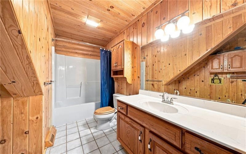 1233 Claridge Elliot, Jeanette, 15644, 2 Bedroom Bedrooms, 6 Room Rooms,2 BathroomBathrooms,Residential,For Sale,Claridge Elliot,1770613