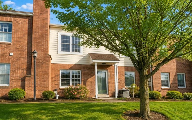 107 Boxwood Ct, Canonsburg, 15317, 2 Bedrooms Bedrooms, 8 Rooms Rooms,2.1 BathroomsBathrooms,Residential,For Sale,Boxwood Ct,1742204