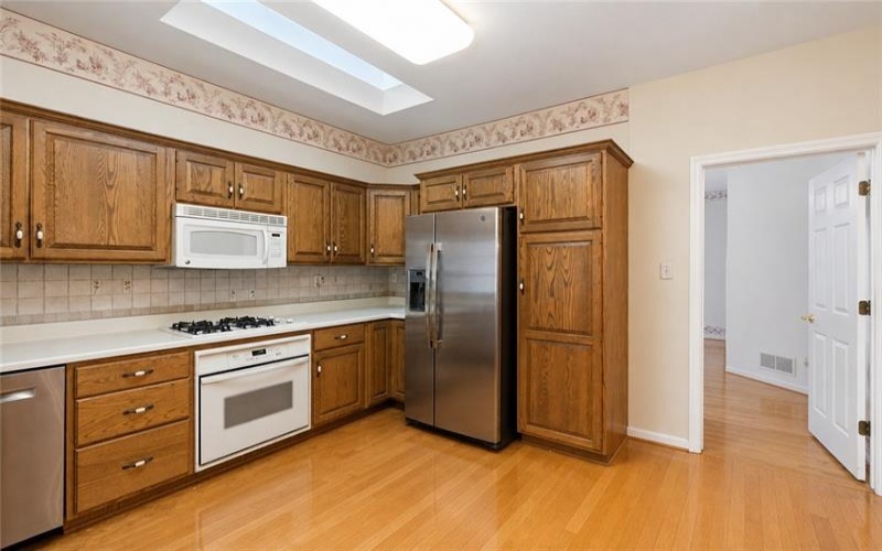 107 Boxwood Ct, Canonsburg, 15317, 2 Bedrooms Bedrooms, 8 Rooms Rooms,2.1 BathroomsBathrooms,Residential,For Sale,Boxwood Ct,1742204