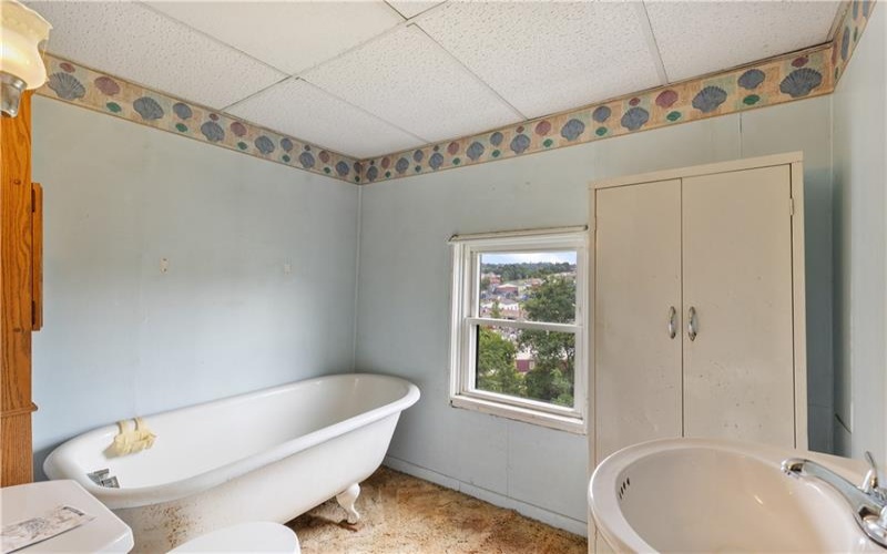 698 Grove Ave, Washington, 15301, 3 Bedrooms Bedrooms, 9 Rooms Rooms,2 BathroomsBathrooms,Residential,For Sale,Grove Ave,1770286