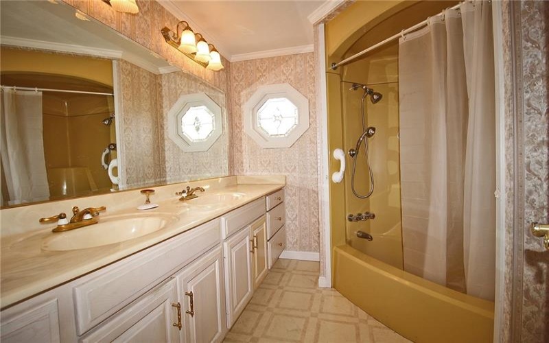 478 Cecil Henderson Road, Cecil, 15322, 3 Bedrooms Bedrooms, 10 Rooms Rooms,2.1 BathroomsBathrooms,Residential,For Sale,Cecil Henderson Road,1770336