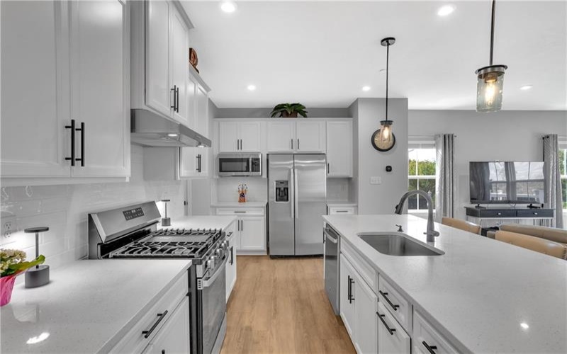 7001 Wellington Court, Jeanette, 15644, 3 Bedroom Bedrooms, 9 Room Rooms,3.1 BathroomBathrooms,Residential,For Sale,Wellington Court,1770387