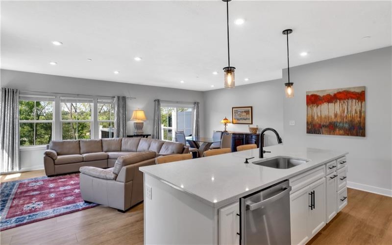 7001 Wellington Court, Jeanette, 15644, 3 Bedroom Bedrooms, 9 Room Rooms,3.1 BathroomBathrooms,Residential,For Sale,Wellington Court,1770387