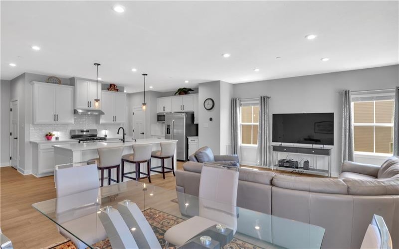 7001 Wellington Court, Jeanette, 15644, 3 Bedroom Bedrooms, 9 Room Rooms,3.1 BathroomBathrooms,Residential,For Sale,Wellington Court,1770387