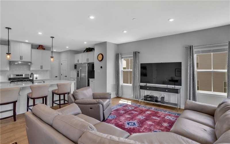 7001 Wellington Court, Jeanette, 15644, 3 Bedroom Bedrooms, 9 Room Rooms,3.1 BathroomBathrooms,Residential,For Sale,Wellington Court,1770387