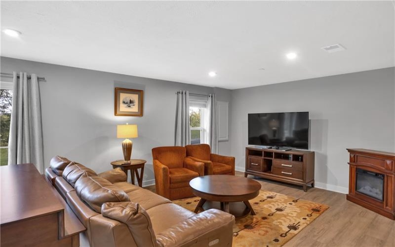 7001 Wellington Court, Jeanette, 15644, 3 Bedroom Bedrooms, 9 Room Rooms,3.1 BathroomBathrooms,Residential,For Sale,Wellington Court,1770387