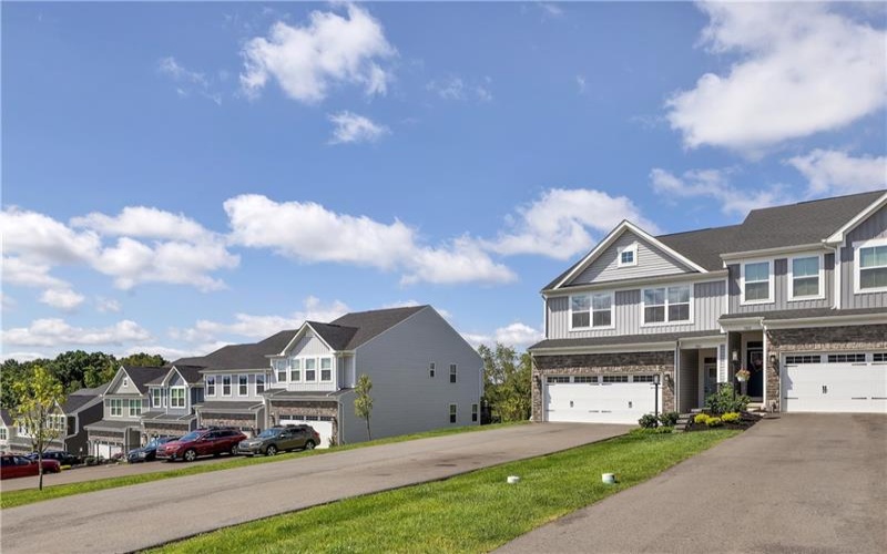 7001 Wellington Court, Jeanette, 15644, 3 Bedroom Bedrooms, 9 Room Rooms,3.1 BathroomBathrooms,Residential,For Sale,Wellington Court,1770387