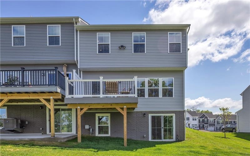 7001 Wellington Court, Jeanette, 15644, 3 Bedroom Bedrooms, 9 Room Rooms,3.1 BathroomBathrooms,Residential,For Sale,Wellington Court,1770387