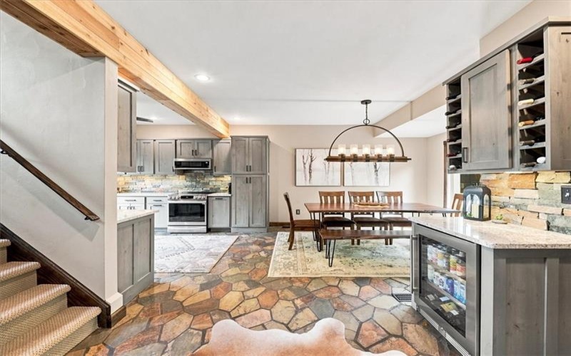 1308 Westridge Dr, Hidden Valley, 15502, 4 Bedrooms Bedrooms, 8 Rooms Rooms,3.1 BathroomsBathrooms,Residential,For Sale,Westridge Dr,1770474