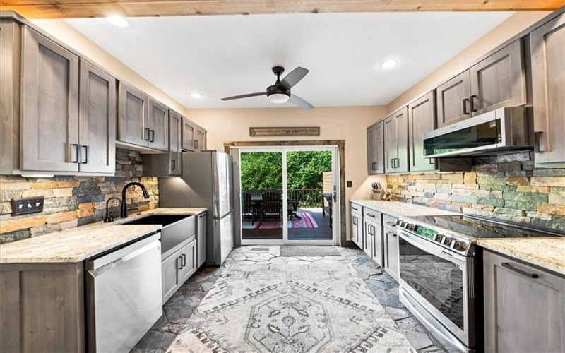 1308 Westridge Dr, Hidden Valley, 15502, 4 Bedrooms Bedrooms, 8 Rooms Rooms,3.1 BathroomsBathrooms,Residential,For Sale,Westridge Dr,1770474
