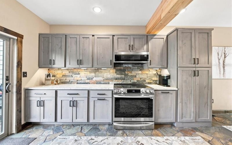 1308 Westridge Dr, Hidden Valley, 15502, 4 Bedrooms Bedrooms, 8 Rooms Rooms,3.1 BathroomsBathrooms,Residential,For Sale,Westridge Dr,1770474