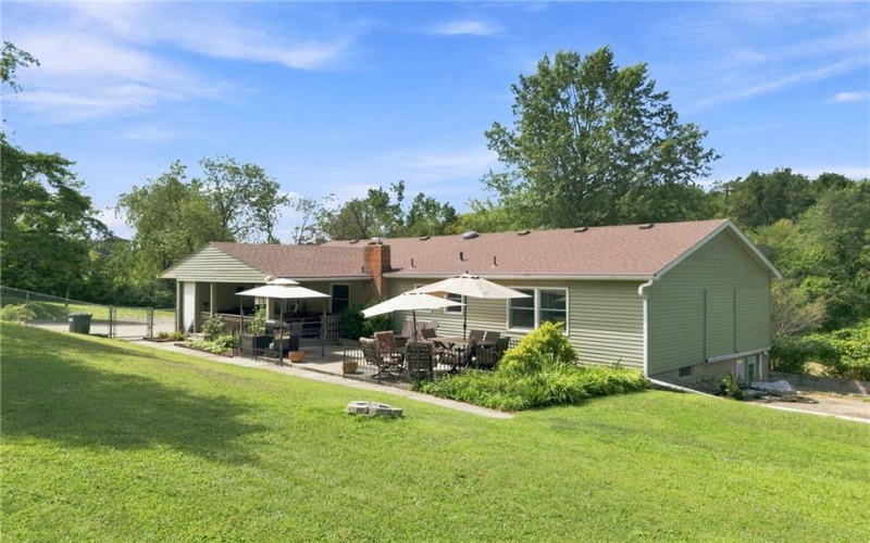 142 Willow Rd, Avella, 15312, 3 Bedrooms Bedrooms, 8 Rooms Rooms,2.1 BathroomsBathrooms,Residential,For Sale,Willow Rd,1770725